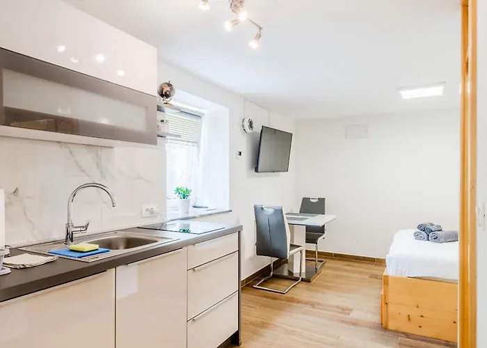 Apartmaji Mausi بوويتش